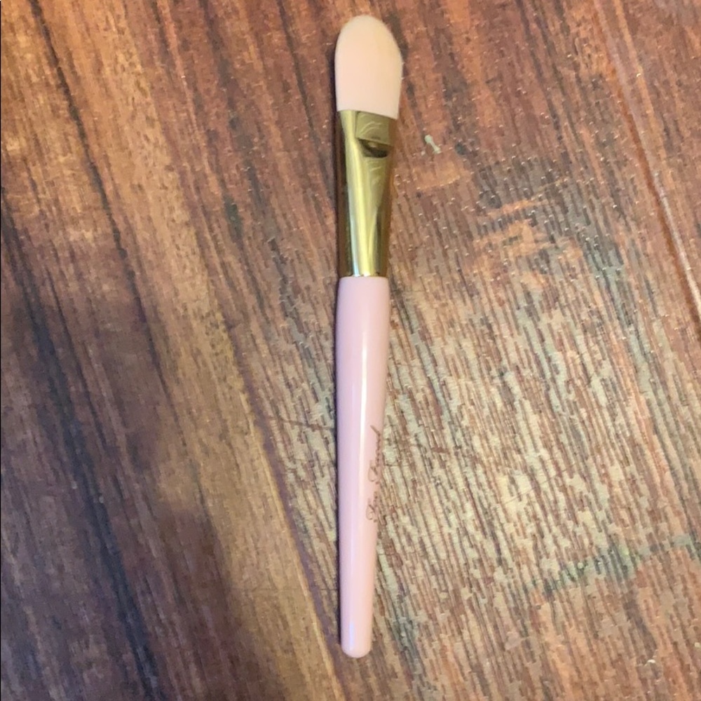 Too Faced Foundation Brush